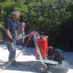 verregend beton schuren