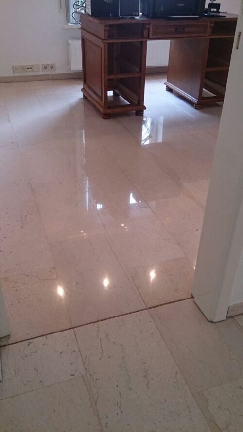 Polijsten marmeren vloer woonhuis Made