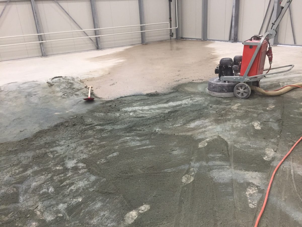 Beton schuren - afwerken en herstellen van betonvloeren