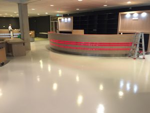 Epoxy rolcoating MBO College Zuidoost in Amsterdam Bestvloerrenovatie Best Building Service