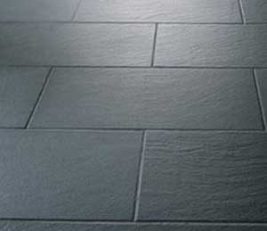 Lees meer over het artikel Natuursteen onderhoud in Den Haag – leisteen reinigen en impregneren (kleur verdiepen)