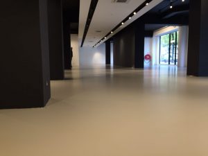Rolcoating showroom Roche Bobois Paris 700 m2 Best Vloerrenovatie Best Building Service B.V.