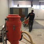 Betonvloer polijsten en impregneren showroom Nunspeet Best Vloerrenovatie Best Building Service B.V.