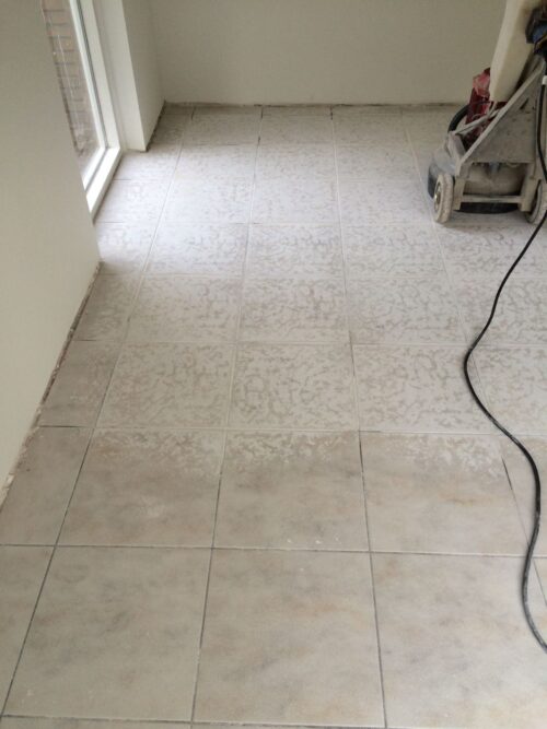 Tegels mechanisch voorbewerken 85 m2