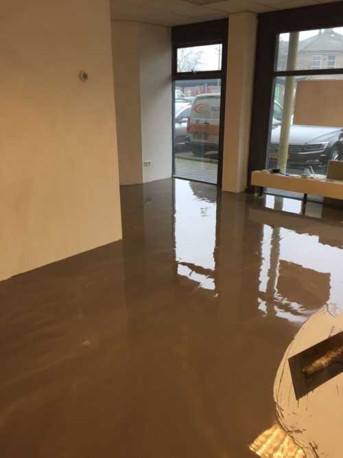 Metallic gietvloer beautysalon Elst