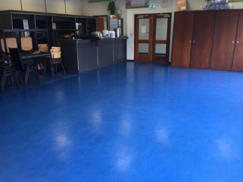 Marmoleum vloerrenovatie in bedrijfsrestaurant