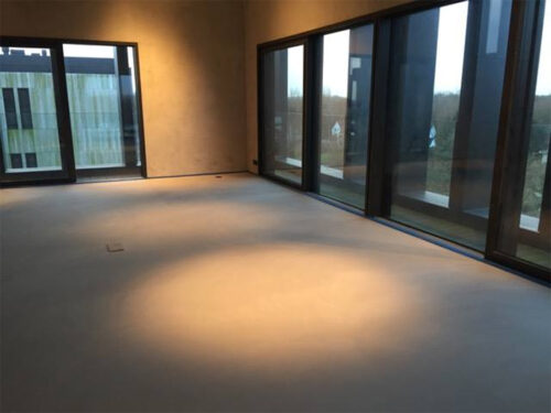 Gietvloer Antwerpen – industriële vloer toegepast in woning (loft)