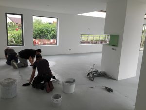 Lees meer over het artikel Microcement vloer Villa – ruim 600 vierkante meter woonbeton