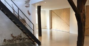 Lees meer over het artikel Industriële gietvloer – robuuste winkelvloer met waterdichte afwerking