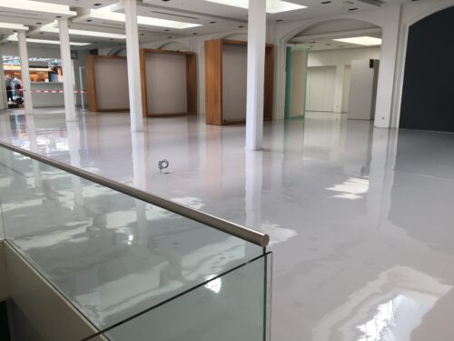 Coatingvloer winkelruimte in Maastricht
