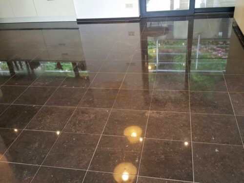 Vloerrenovatie natuurstenen vloer