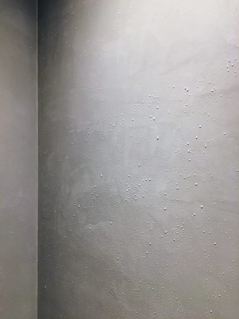 Microcement wanden showroom Amsterdam