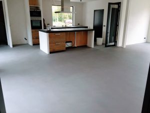 Lees meer over het artikel Microcement vloer bij woonhuis in Driel