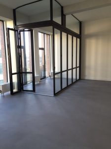 Lees meer over het artikel Microcement vloer en PU gietvloer
