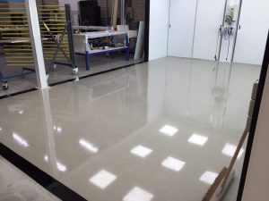 Lees meer over het artikel Garagebedrijf Arnhem kiest voor sterke industrievloer