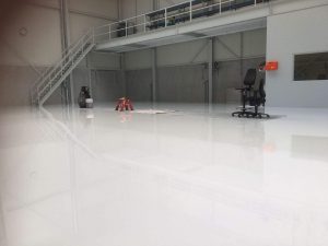 Lees meer over het artikel Chemisch- en vloeistofdichte epoxy gietvloer Barneveld