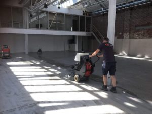 Lees meer over het artikel Gepolijste betonvloer voor RTL Late Night studio