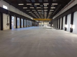 Lees meer over het artikel Betonvloer Zwolle reinigen met alkalisch reinigingsmiddel