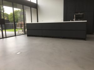 Lees meer over het artikel Microcement, betonciré, woonbeton: één en hetzelfde product