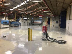 Lees meer over het artikel Fabrieksvloer: nieuwe epoxy gietvloer Zevenaar