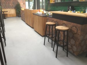 Lees meer over het artikel Kantinevloer met industriële look in Rotterdam