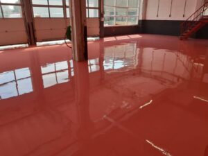Lees meer over het artikel Epoxy rolcoating en PMMA-vloer voor cateringbedrijf Diemen