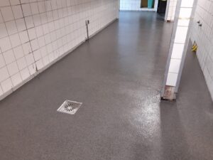 Lees meer over het artikel PMMA over tegels aanbrengen restaurantvloer Nijverdal