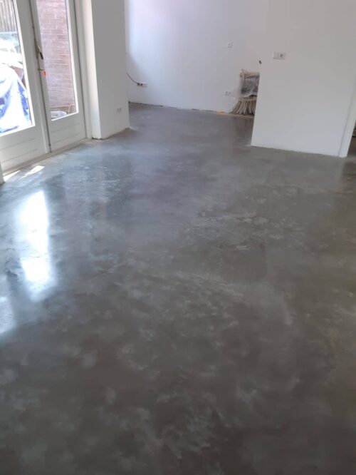 Nieuwe betonvloer schuren, polijsten en impregneren Huizen