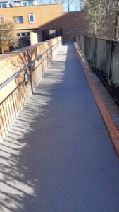 Lees meer over het artikel Galerij Amsterdam renoveren met antislip hellingbaan