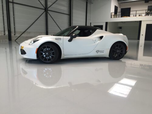 Werkplaatsvloer garage ’s-Heerenberg vernieuwd met epoxy vloercoating