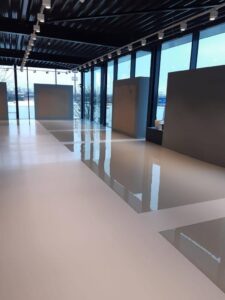 Lees meer over het artikel Zijdeglans rolcoatingvloer Prénatal Duiven