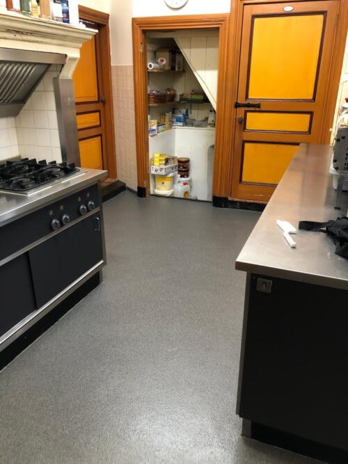 PMMA-vloer over tegels aanbrengen Sint-Michielsgestel