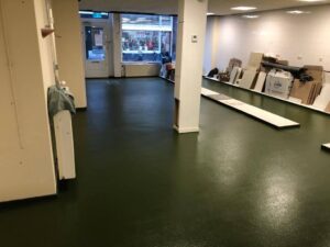 Lees meer over het artikel Gepigmenteerd aflakken bakkerijvloer Utrecht