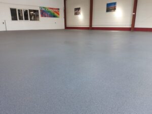 Lees meer over het artikel IJzersterke garagevloer voor autobedrijf in Schagen