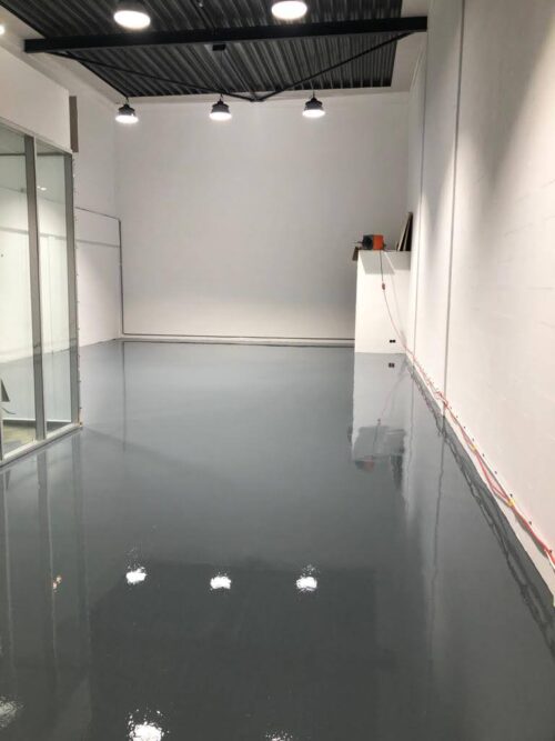 Nieuwe coatingvloer autodealer Velp