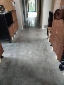 Lees meer over het artikel Gepolijste betonvloer impregneren