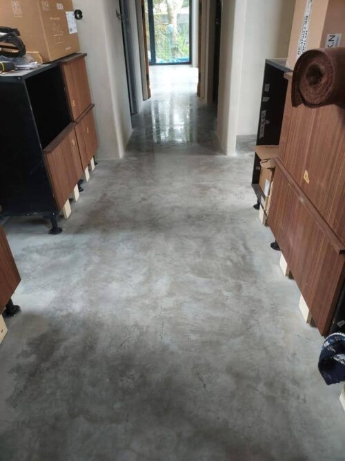 Gepolijste betonvloer impregneren