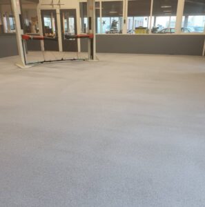 Lees meer over het artikel PMMA garagevloer voor autogarage in Friesland
