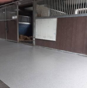 Lees meer over het artikel IJzersterke vloer voor manege Heythuysen