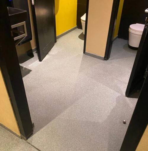 Hygiënische antislipvloer voor sanitaire ruimte