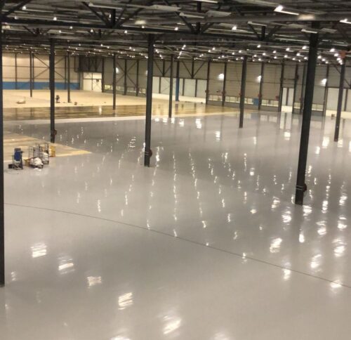 Vloer van 40.000 m2 renoveren in Alphen aan den Rijn