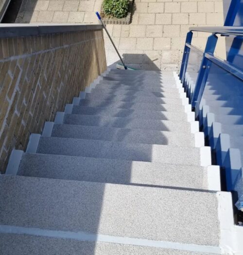 Nieuwe vloer op traptreden en bordessen Krabbendijke