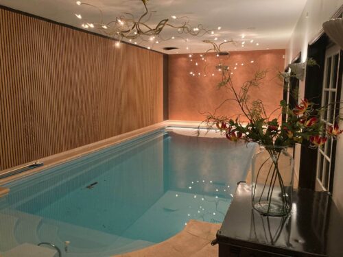 Koperen wanden met betonciré