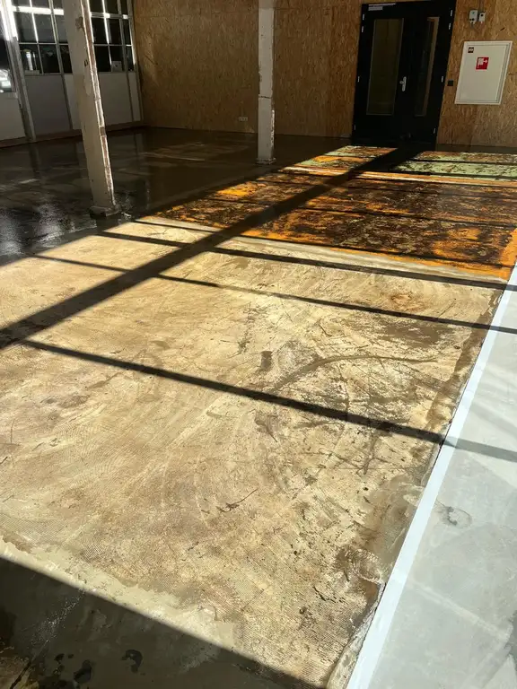 Industriële restaurantvloer - aanbrengen vloer